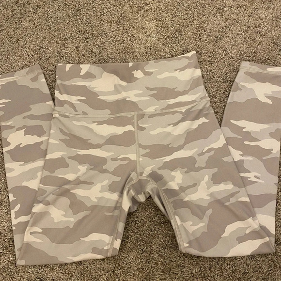 Tan camo leggings - Picture 1 of 3